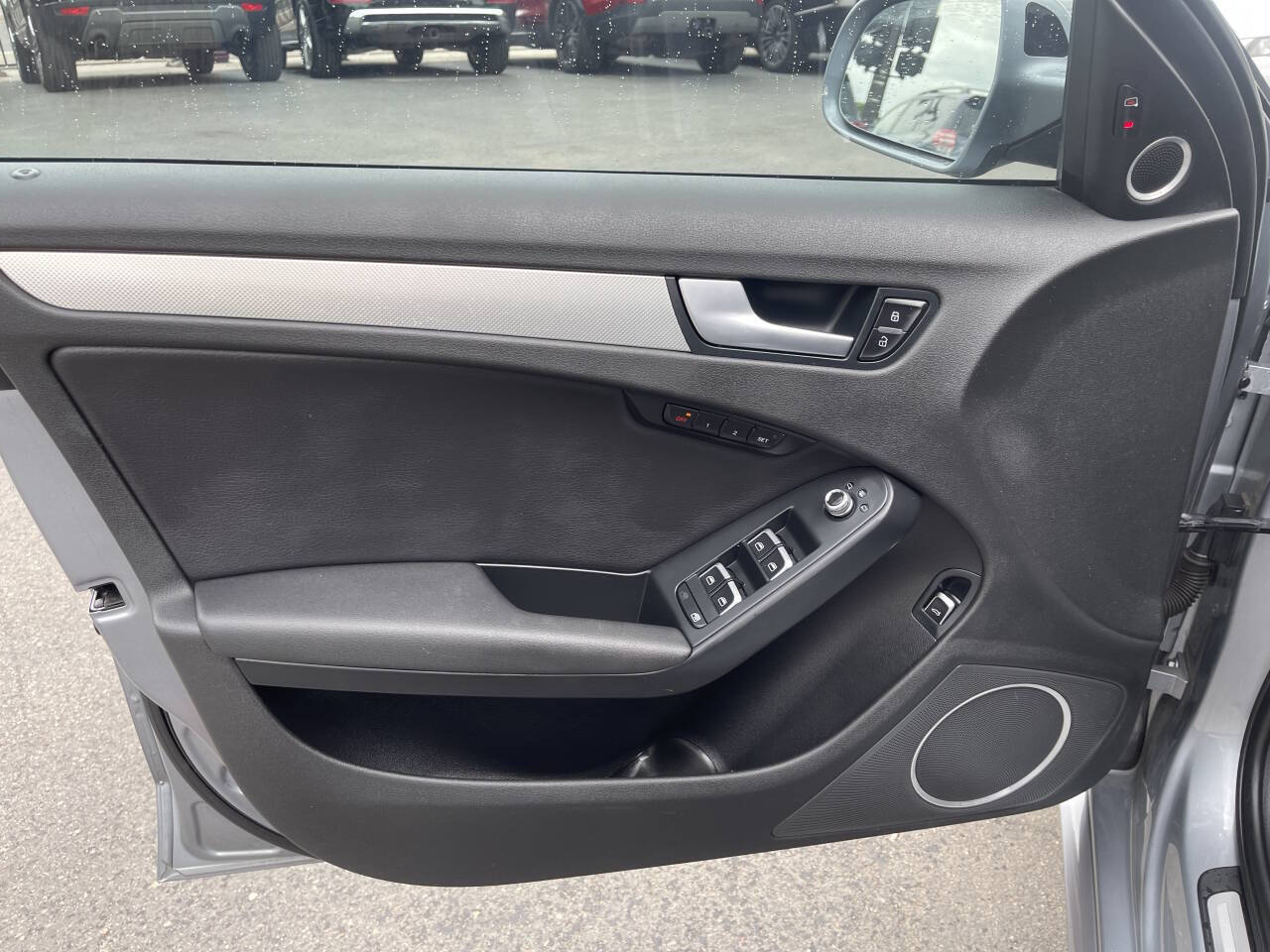Vehicle image 24 of 34