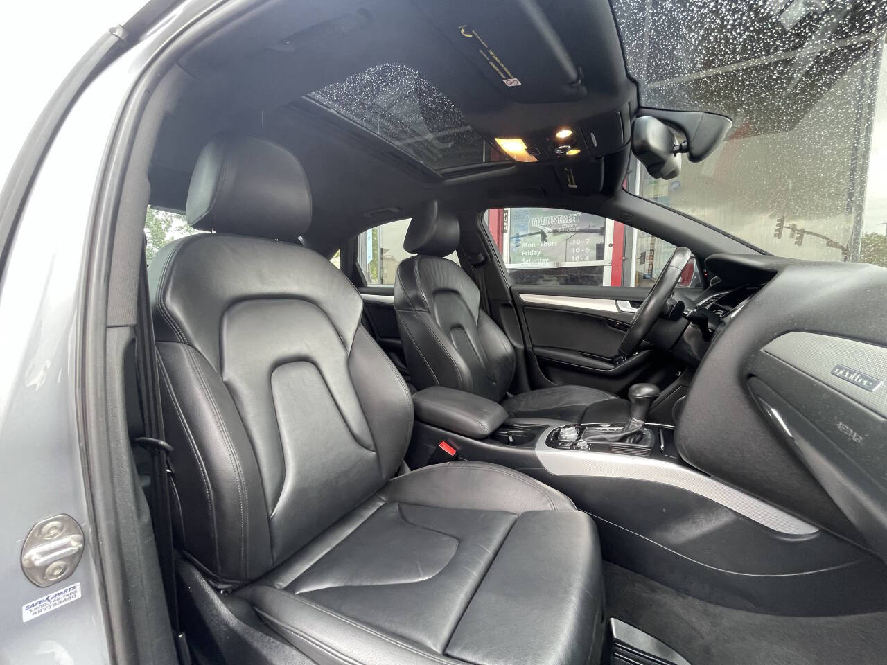 Vehicle image 10 of 34