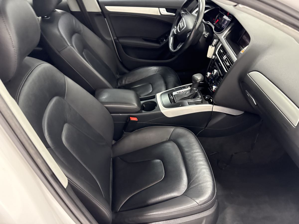 Vehicle image 33 of 51