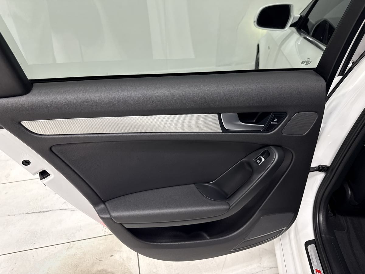 Vehicle image 23 of 51
