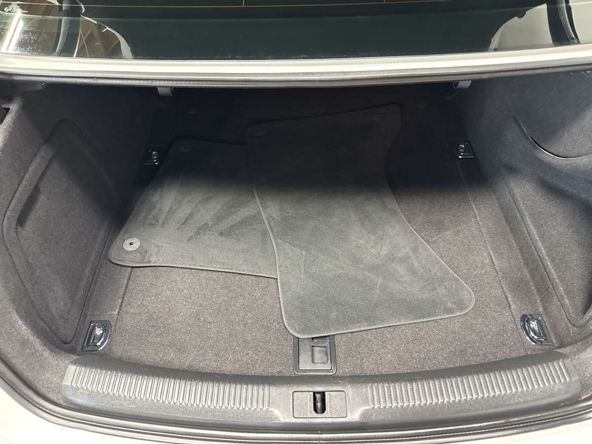 Vehicle image 46 of 51