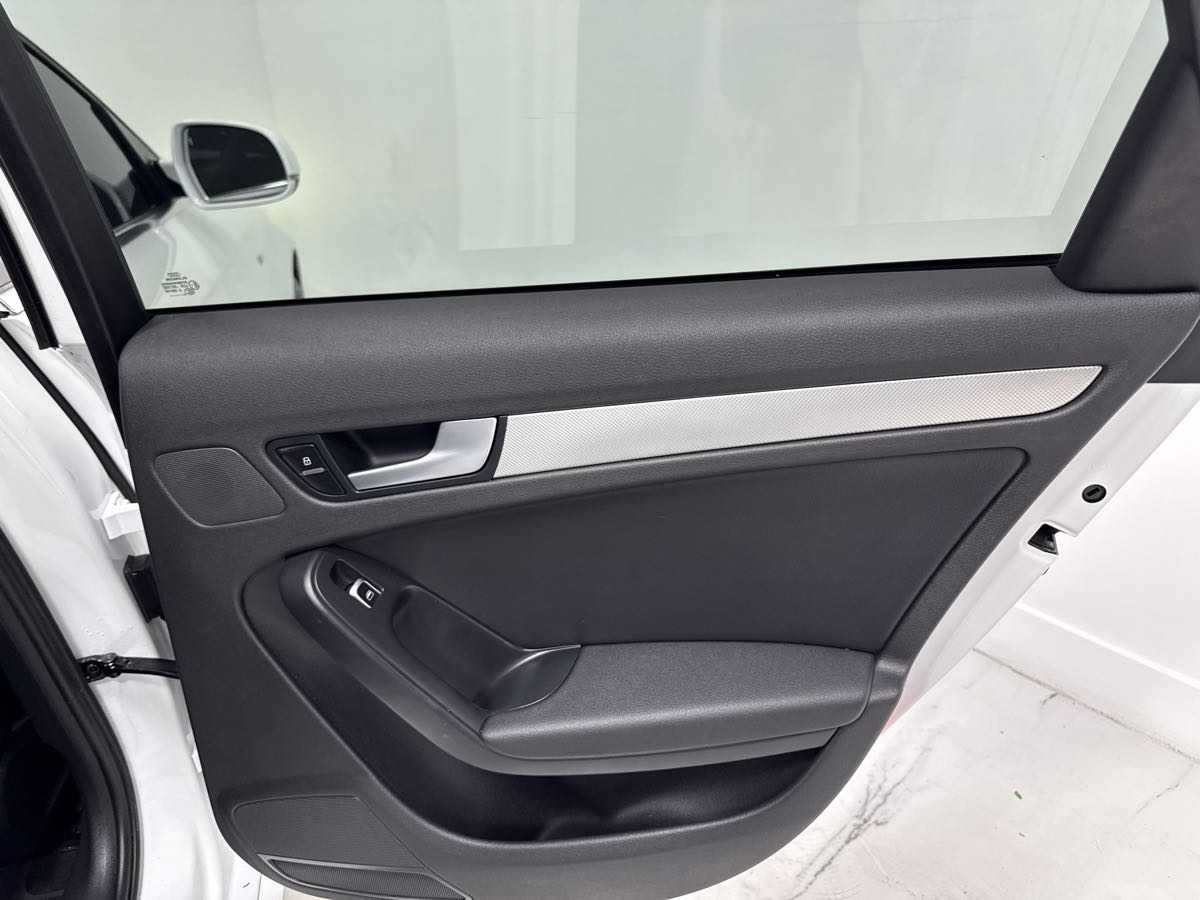 Vehicle image 27 of 51