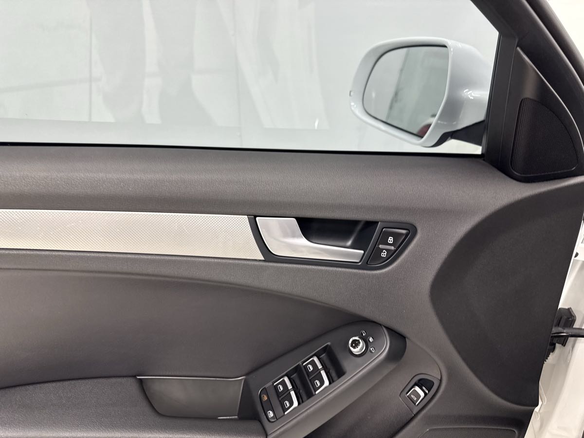 Vehicle image 19 of 51
