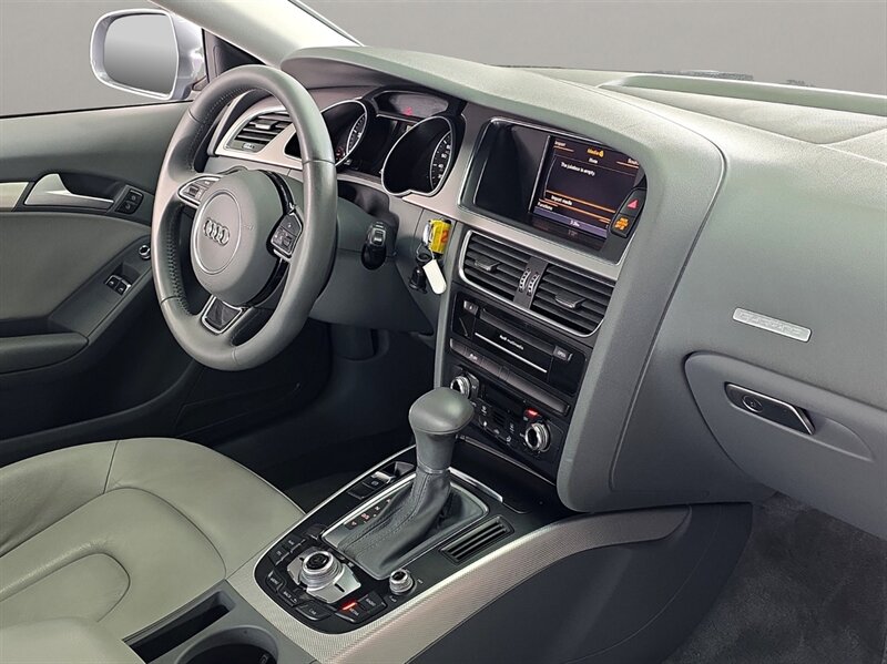 Vehicle image 16 of 21