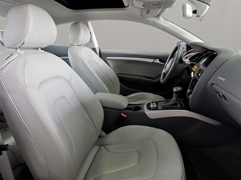 Vehicle image 17 of 21