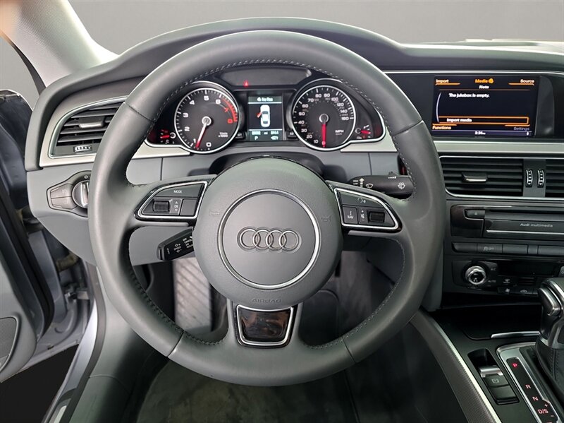 Vehicle image 11 of 21