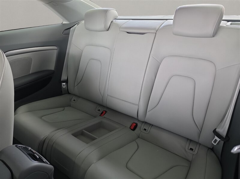 Vehicle image 13 of 21