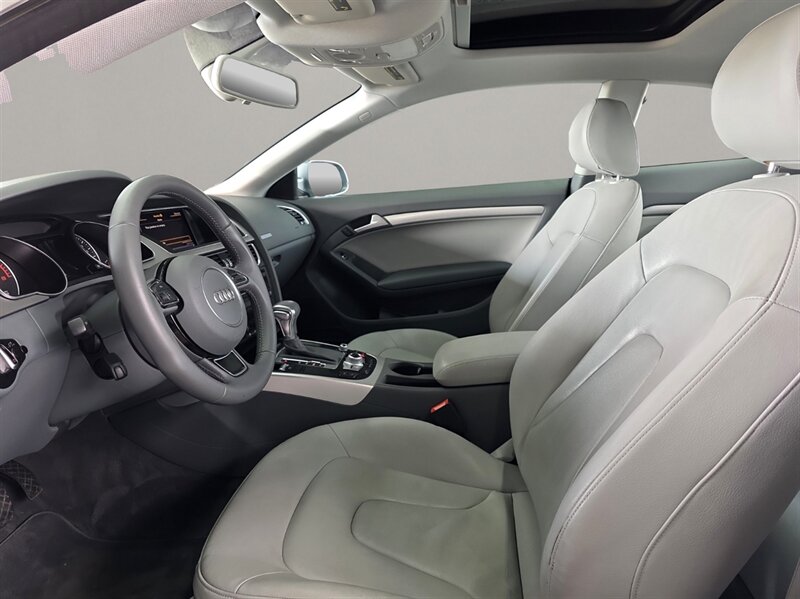 Vehicle image 10 of 21