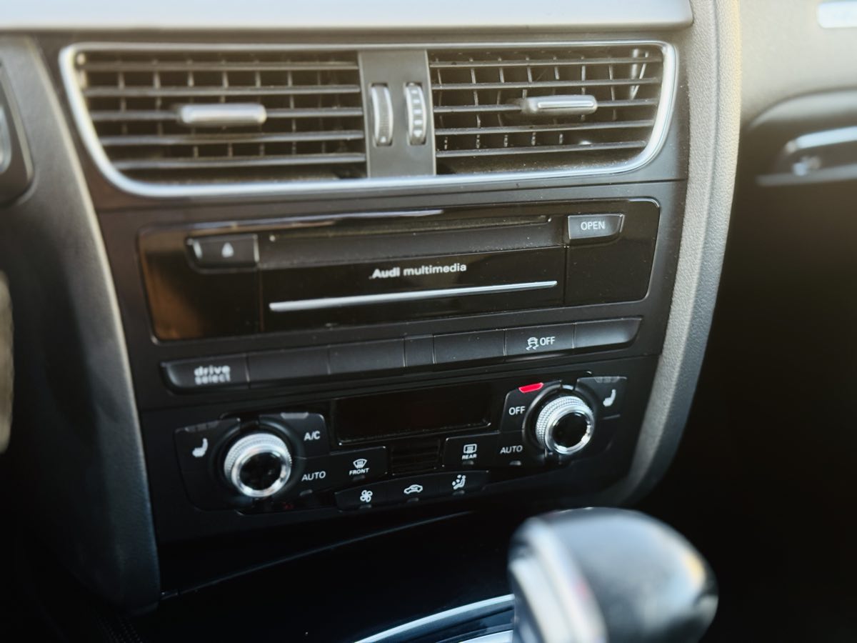 Vehicle image 32 of 39