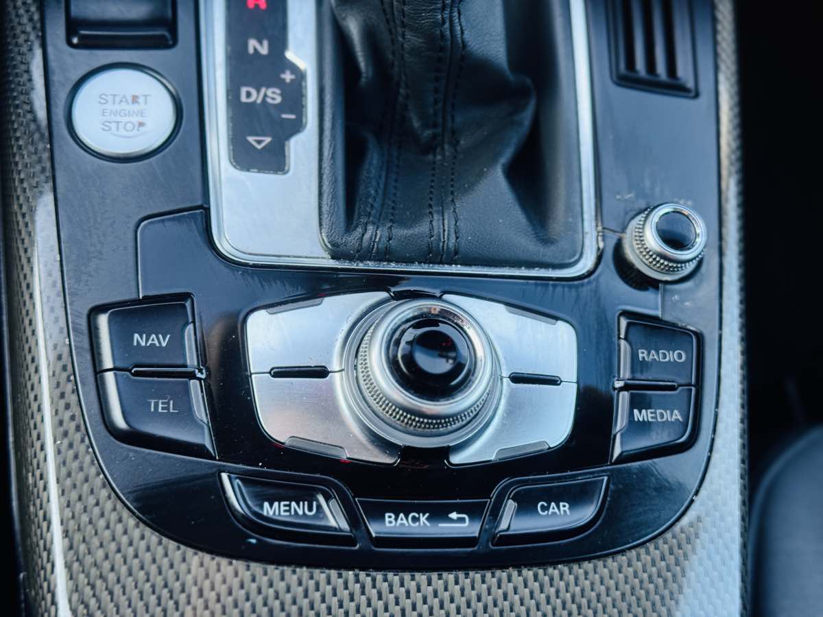 Vehicle image 33 of 39