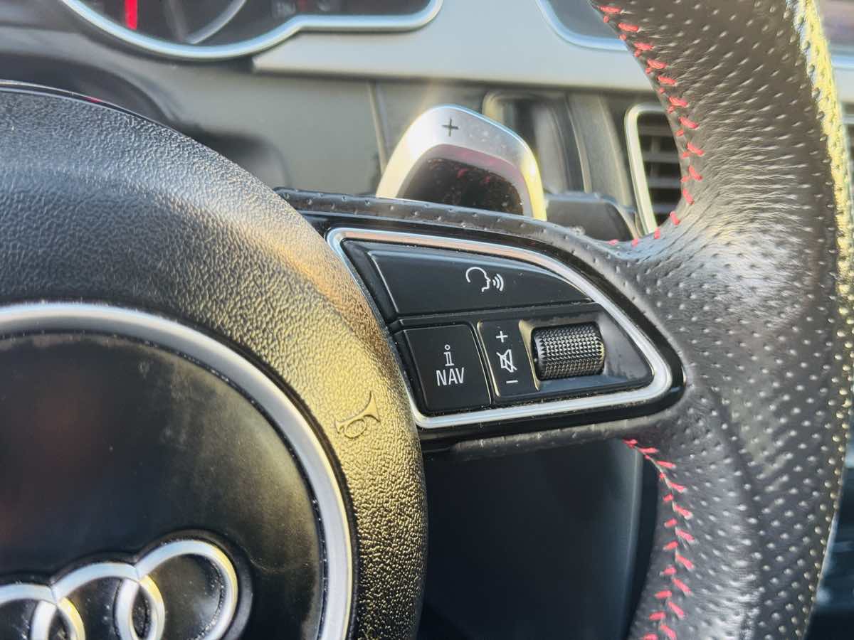 Vehicle image 25 of 39