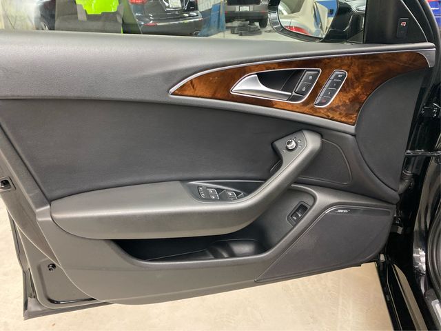 Vehicle image 28 of 31