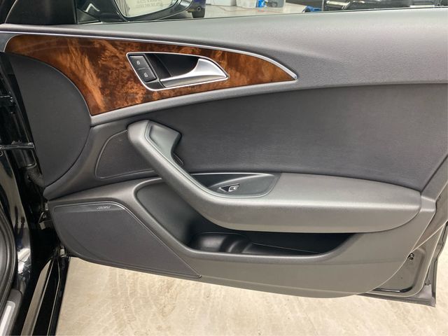 Vehicle image 27 of 31