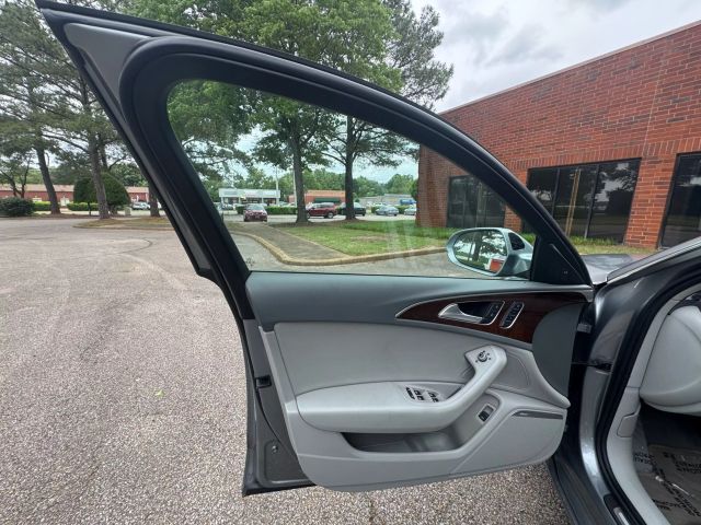 Vehicle image 32 of 41