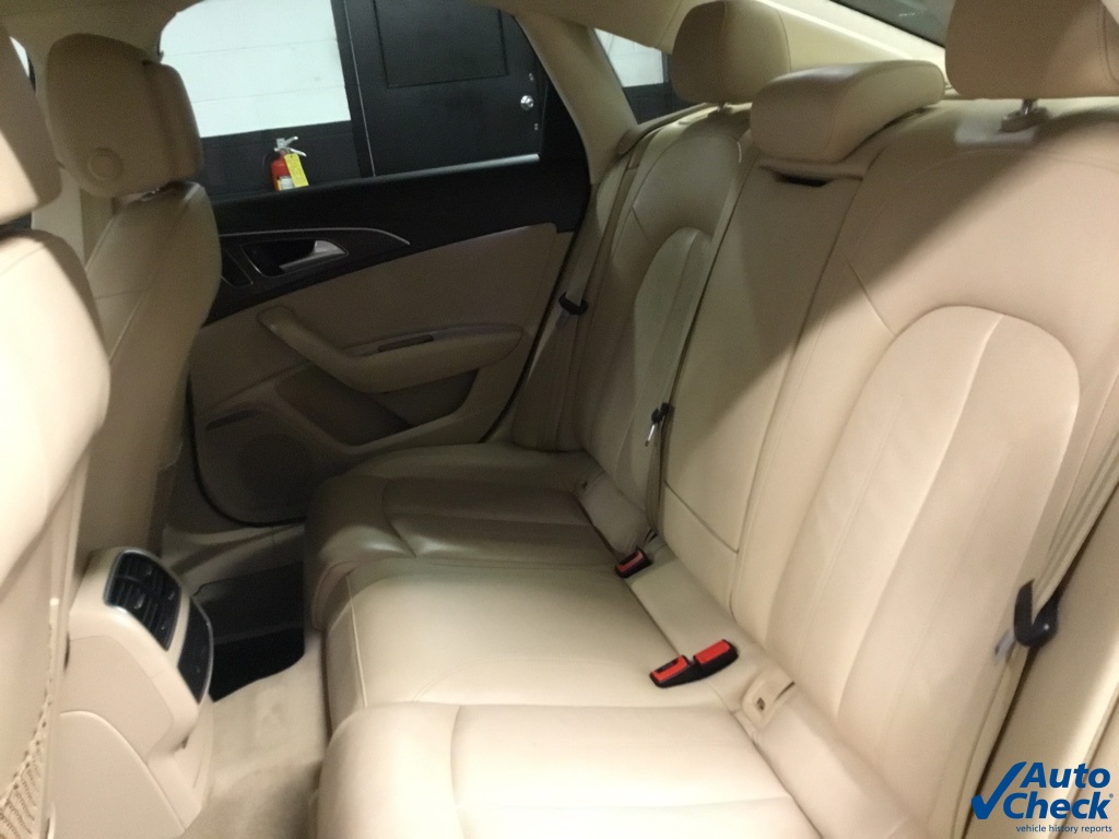 Vehicle image 17 of 52