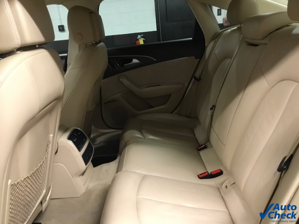 Vehicle image 21 of 52