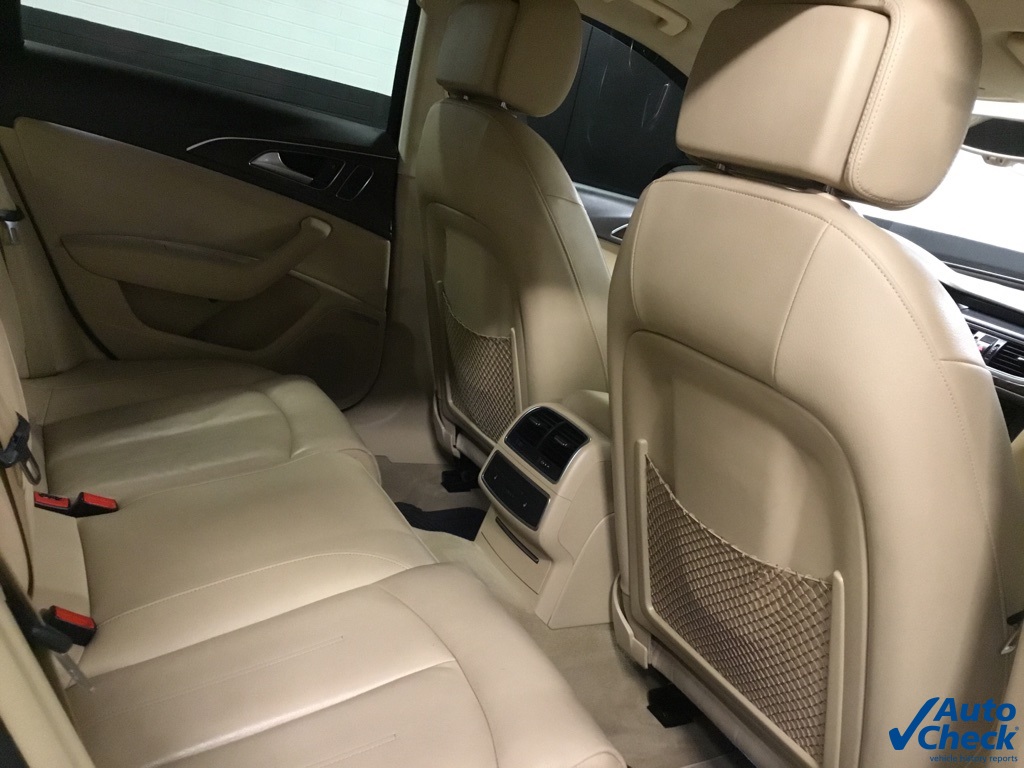 Vehicle image 19 of 52