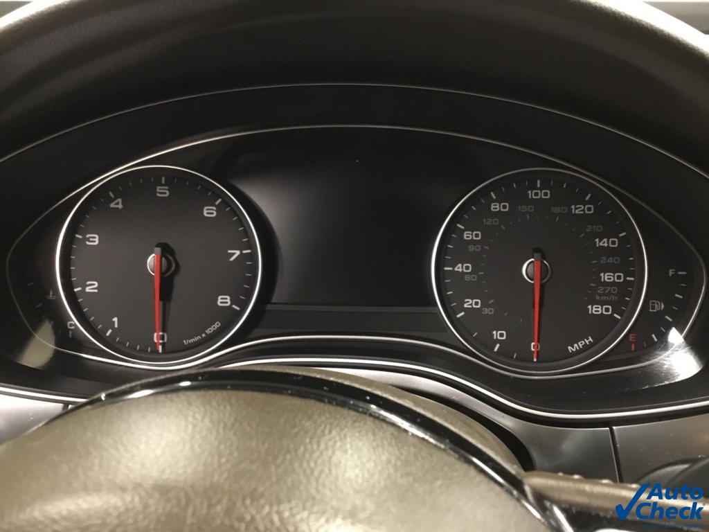 Vehicle image 33 of 52