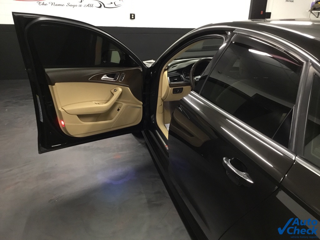 Vehicle image 28 of 52