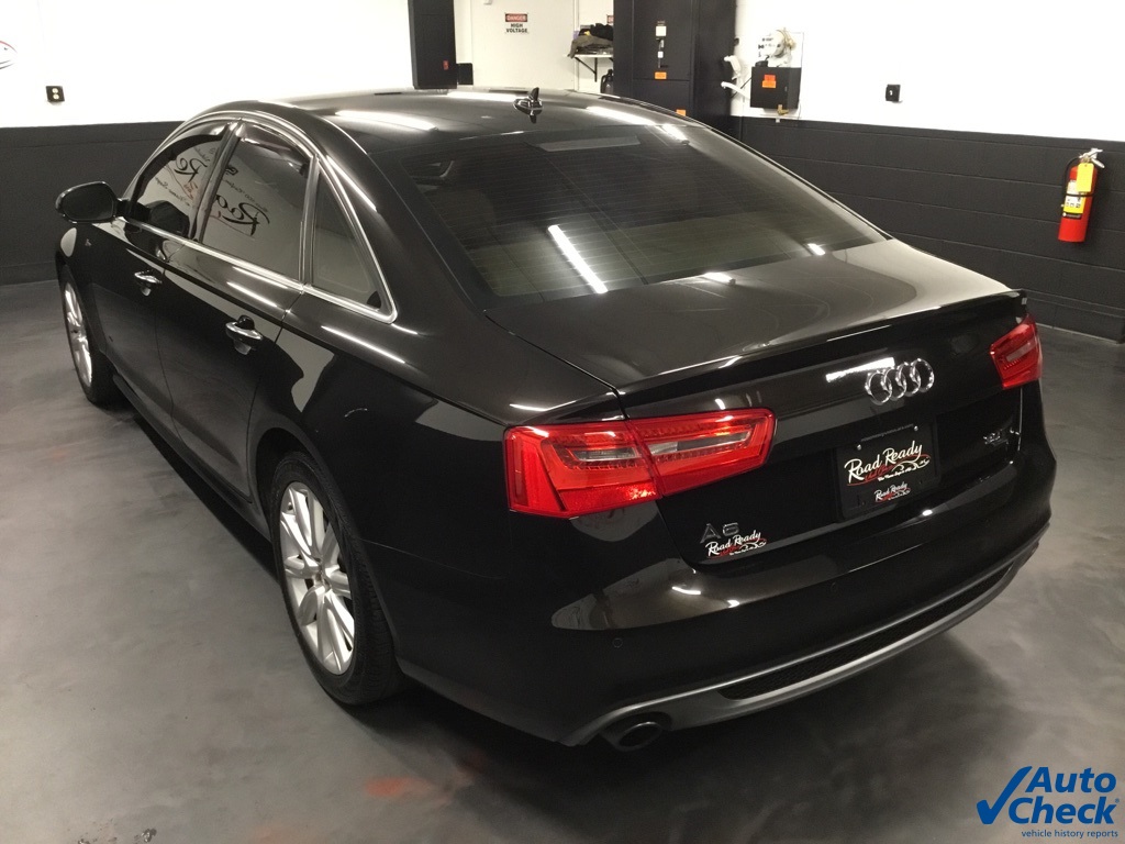 Vehicle image 9 of 52