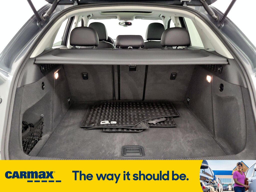 Vehicle image 10 of 27