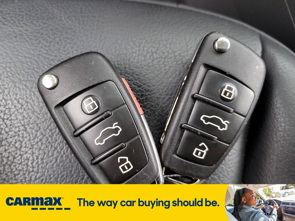 Vehicle image 21 of 27