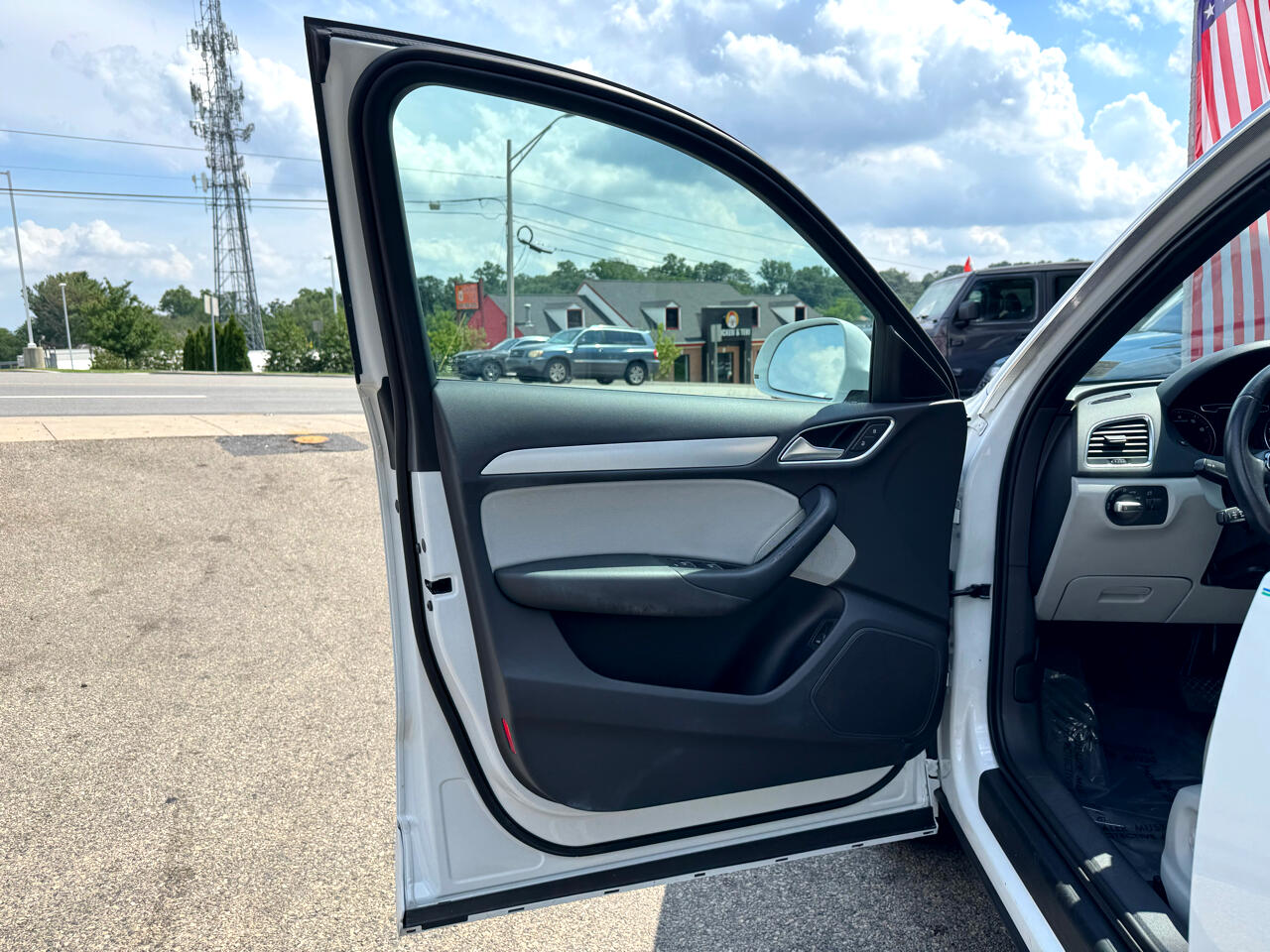 Vehicle image 31 of 57