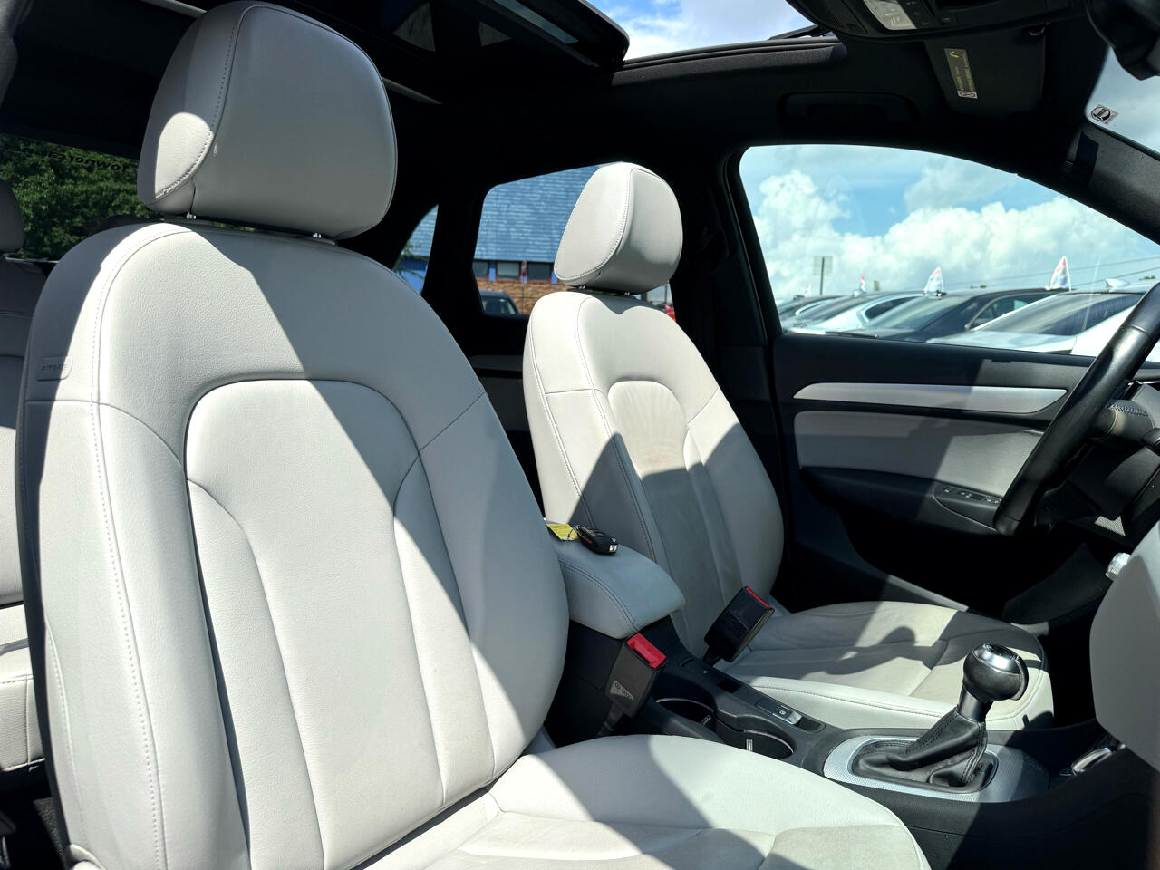 Vehicle image 21 of 57