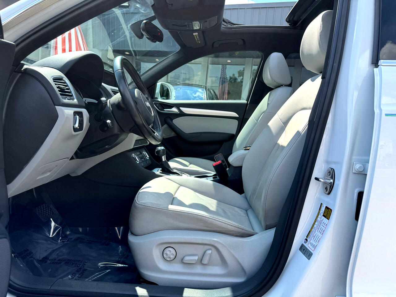 Vehicle image 22 of 57