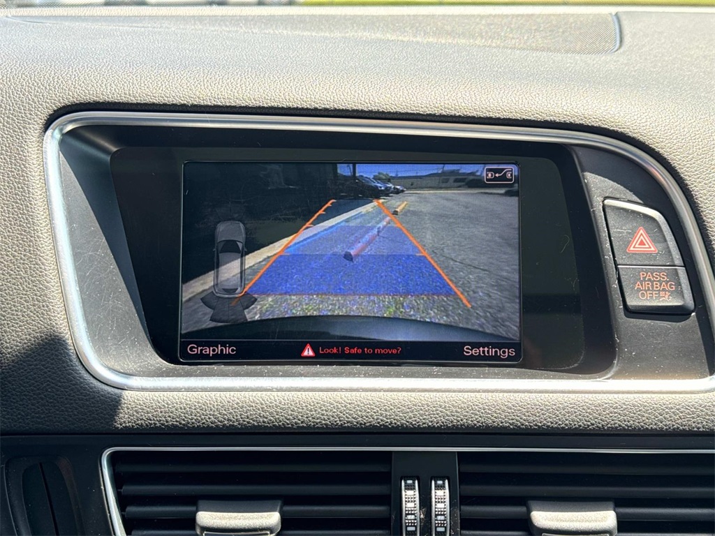 Vehicle image 26 of 28