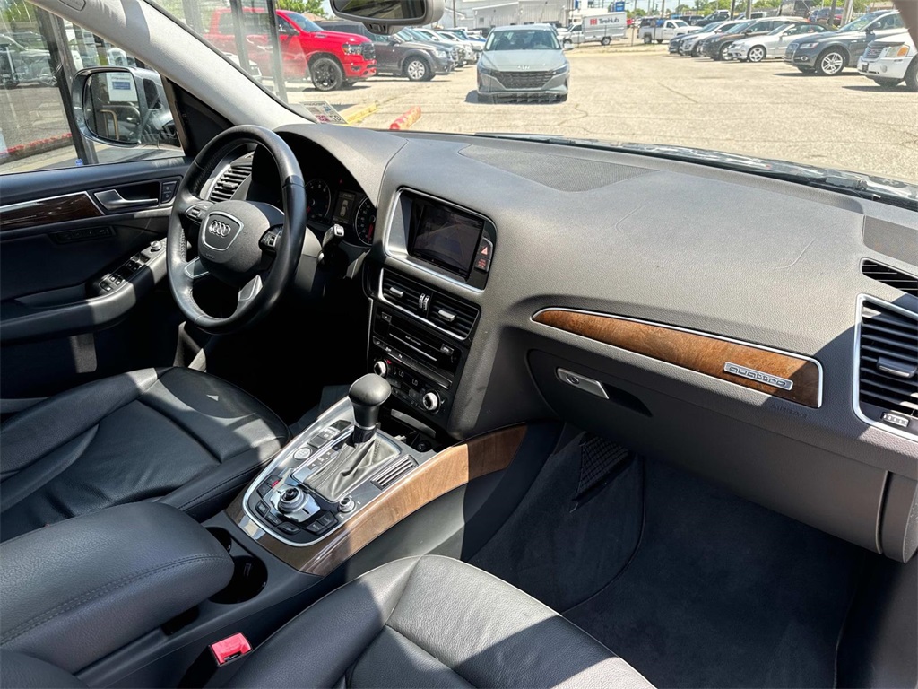 Vehicle image 12 of 28