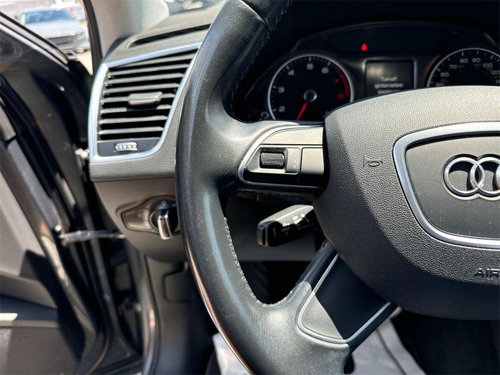 Vehicle image 22 of 28