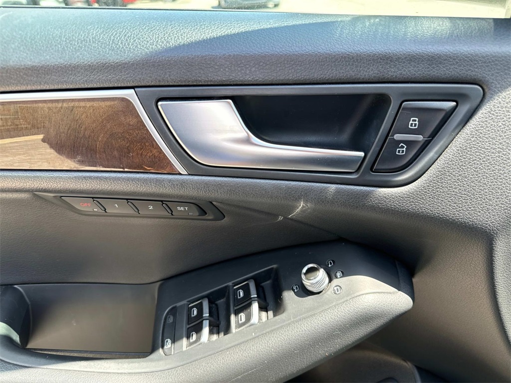 Vehicle image 20 of 28