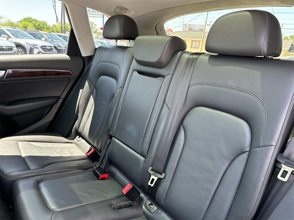 Vehicle image 15 of 28