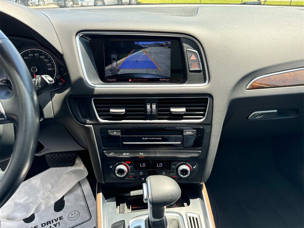 Vehicle image 24 of 28