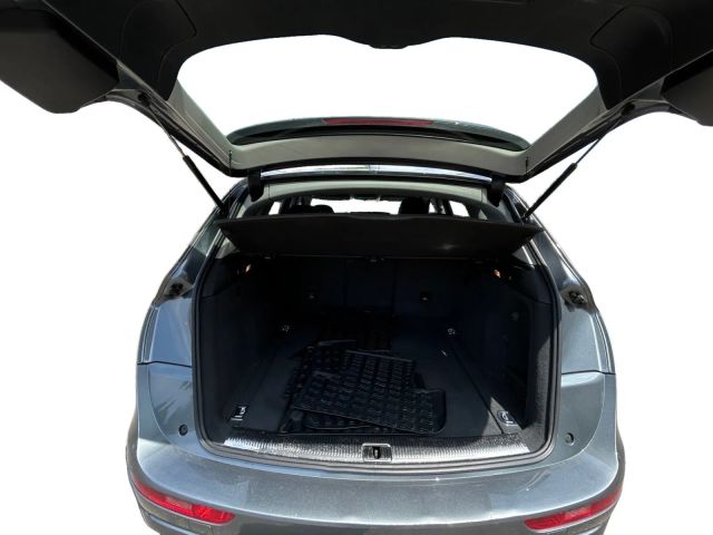 Vehicle image 10 of 18
