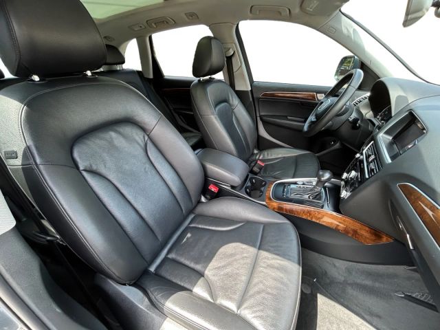 Vehicle image 13 of 18