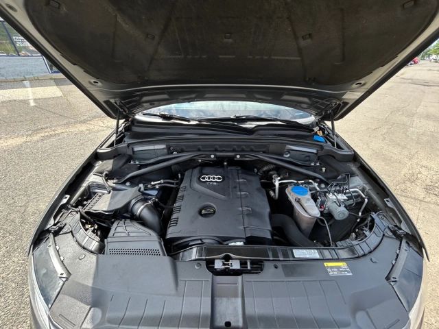 Vehicle image 9 of 18