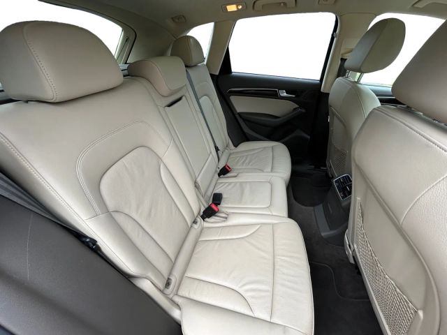 Vehicle image 11 of 19