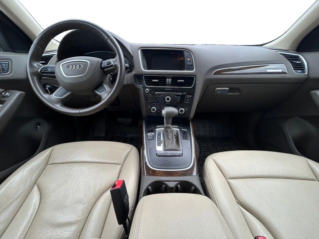Vehicle image 15 of 19