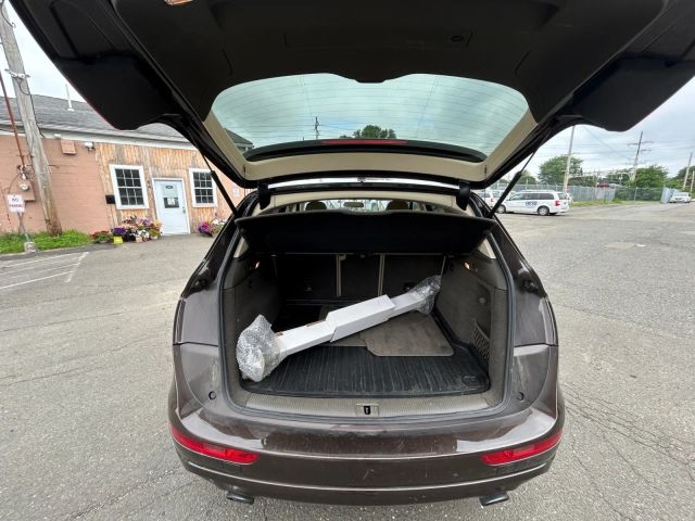 Vehicle image 10 of 19