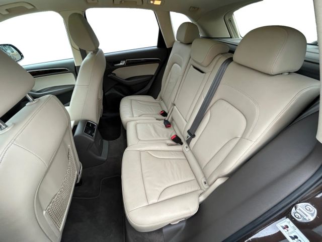 Vehicle image 12 of 19