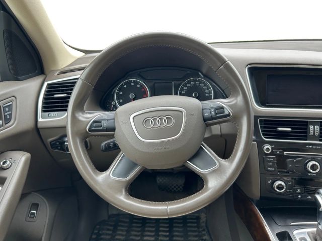 Vehicle image 16 of 19