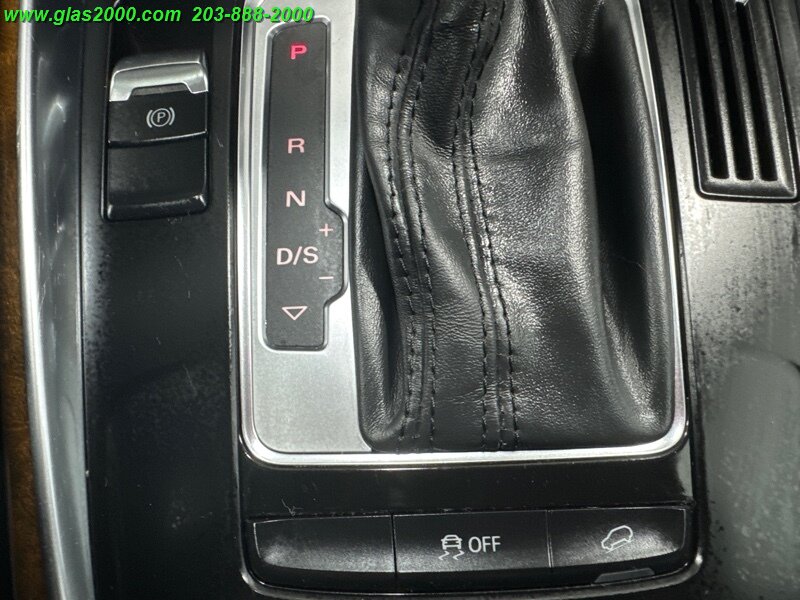 Vehicle image 30 of 33