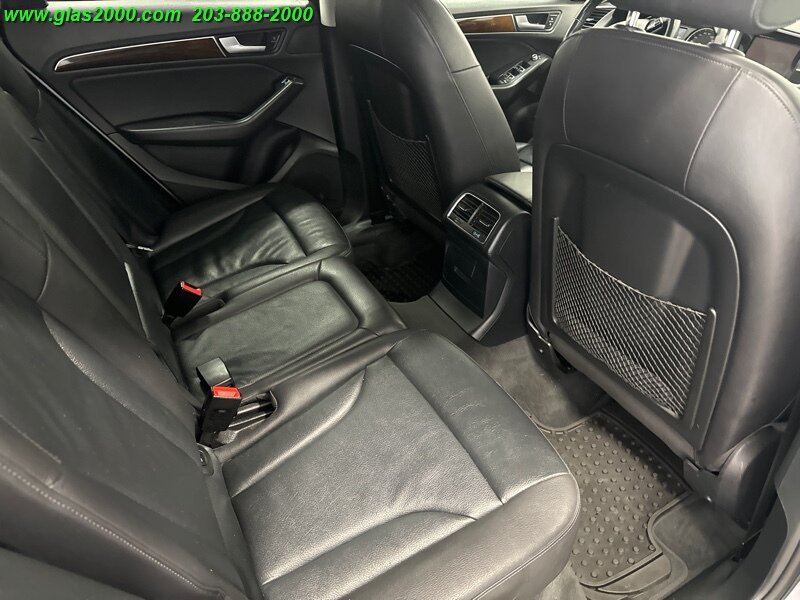 Vehicle image 14 of 33