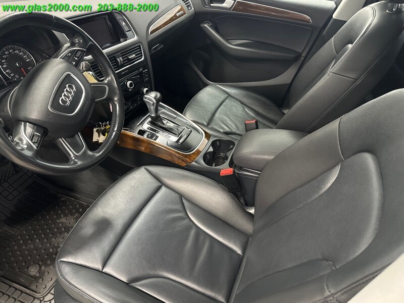 Vehicle image 9 of 33