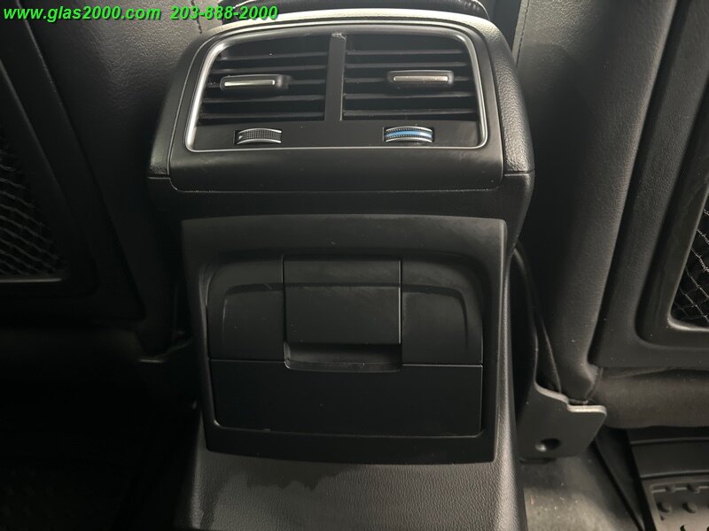 Vehicle image 28 of 33