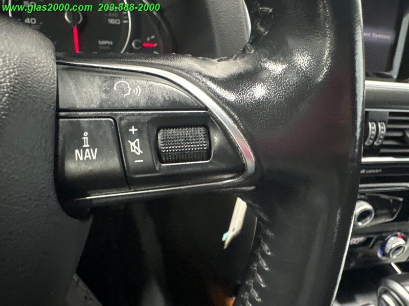 Vehicle image 23 of 33