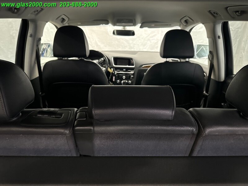 Vehicle image 18 of 33