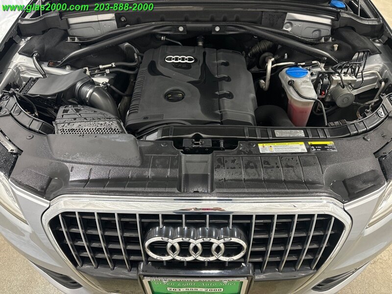Vehicle image 16 of 33
